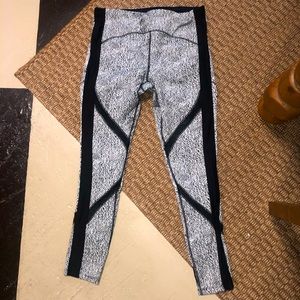 Avia leggings with pockets. Size large